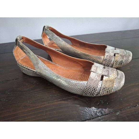 EUC Gentle Souls "Its So Fun" Meatllic Snakeprint Leather Flat Sandal/Sz. 8M - Picture 1 of 10